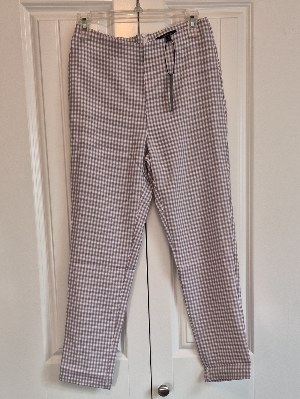 Tailored Cropped Gingham Ankle Pants in Light Gray and White Checkered